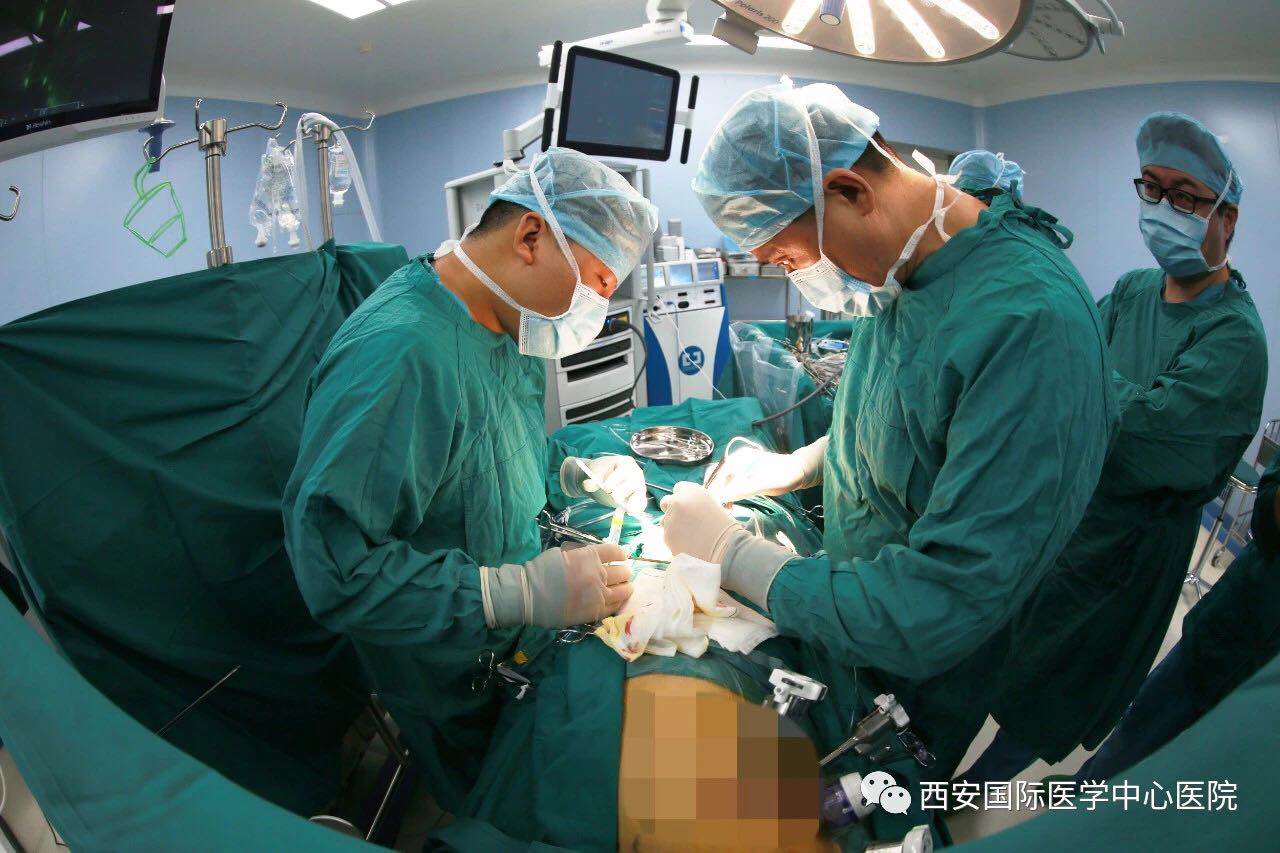重磅！我院成功完成西北首例四代達(dá)芬奇機(jī)器人輔助房間隔缺損修補(bǔ)術(shù)
