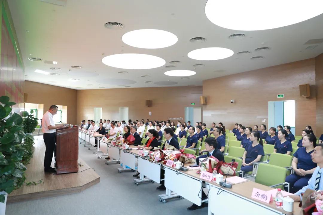 陽光網(wǎng)—昔日并肩戰(zhàn) ，今日敘佳緣 隨州市中心醫(yī)院到國際醫(yī)學(xué)中心醫(yī)院參觀交流