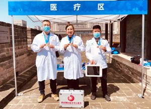 西安國際醫(yī)學(xué)中心醫(yī)院護航第二屆“火焰藍”環(huán)城墻馬拉松賽