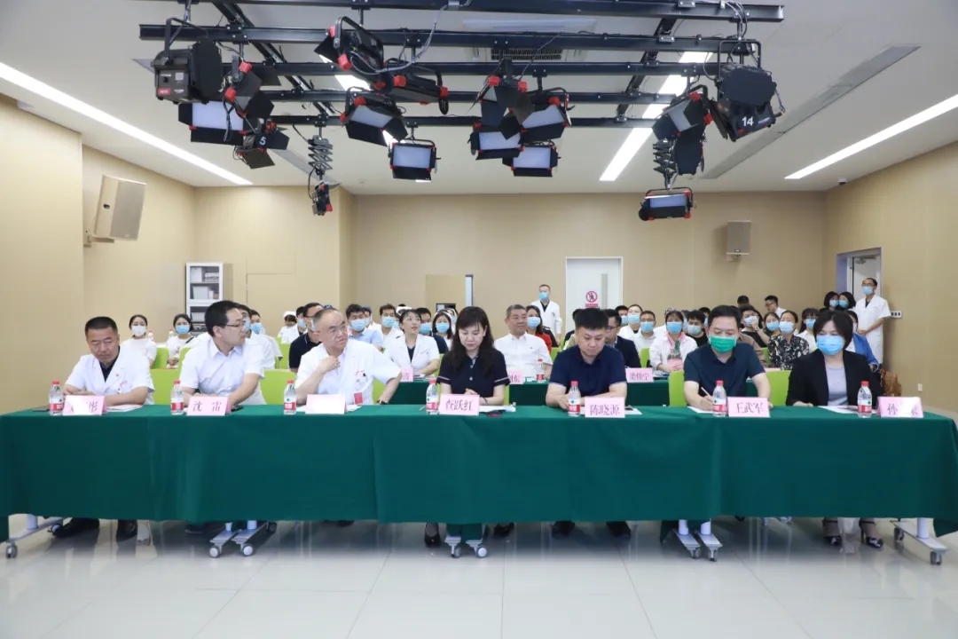 西安市市場監(jiān)督管理局高新區(qū)分局在我院舉辦“測量助力健康服務(wù) 計(jì)量守護(hù)生命安全”宣教活動