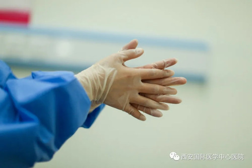49秒！她的手，已接種了13230人