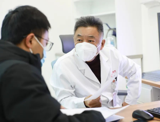 他們?nèi)找箞允?，為患者照亮就診之路